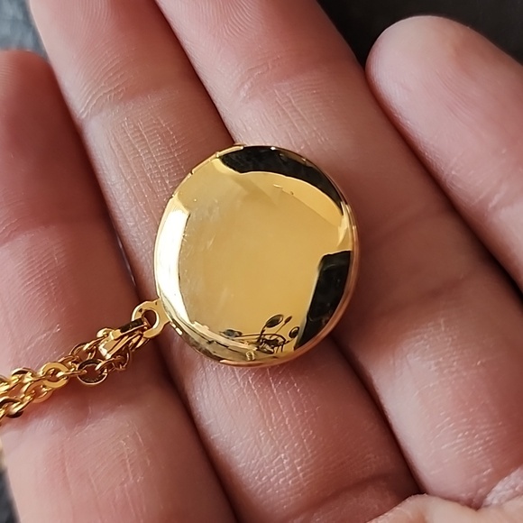 Elegant Avon Gold and Green Pendant Necklace - Picture 7 of 12